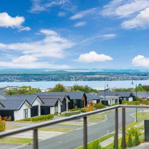 Penny Haven - Lake & Mt Tauhara views family friendly