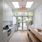 Exquisite Modern 3 Bed Home in Newtown w Parking 