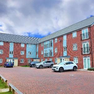 One-bedroom ground floor apartment in Birmingham with parking