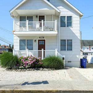 Wifi Ourdoor Shower Porch Ocean Side 1St Floor Duplex A Short Walk From The Best Lbi Attractions A Small Park And The Beach