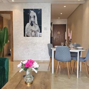 Bright 2BR Apartment in Maarif - Sunny Terrace Fast WiFi & Private Parking
