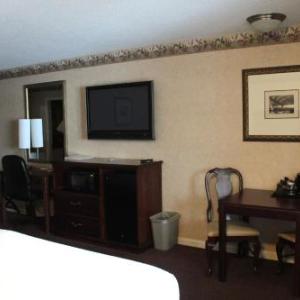 Shiretown Inn & Suites