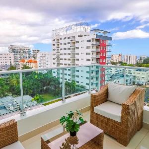 Elegant Centric Apt Near all