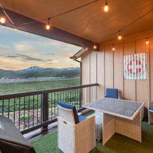 Minutes to Deer Valley and Park City Private Hot Tub Mountain Views Living + Family More
