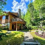 FC43 Renovated cozy spacious cottage with AC air hockey wifi close to ski trails