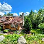 FC17 Stylishly renovated Forest Cottage walk to ski trails wifi cable ping pong AC New Hampshire