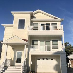Single Family Ocean Block Wifi Beach Badges Washer And Dryer Private Yardspray Beach Ocean Block Contemporary 2Nd Off The Beach Close To