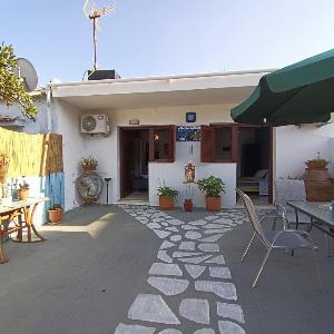 Blue Dolphins 2 bedroomed house with court yard