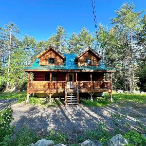80PVR Log Home 20min to Bretton Woods AC Hot Tub wifi cable fireplace fire pit