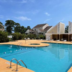Bay tree lovely one bedroom condo