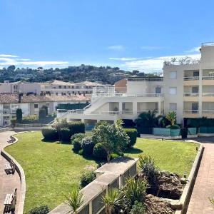 Apartment with terrace in Cavalaire-sur-Mer