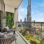 Skyline Serenity Holiday Home I Crown Jewel 2 Bedroom Apartments I Iconic Burj Khalifa and Fountain Views I Free Parking Gym Pool Wi-Fi and PS5
