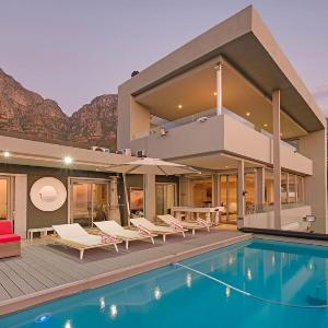 Hot tub Heated pool Fully serviced Inverter