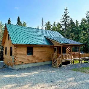 65PT New Log Cabin in Private