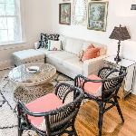 Adorable 1BR Apt. w KING bed 1 m. to square