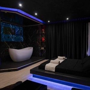 446 Black Suite Luxury