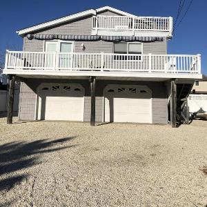 Great Value - Oceanside Raised Ranch Location Is Perfect For Walking To Beach Restaurants Pizza Ice Cream Or Coffee 13419