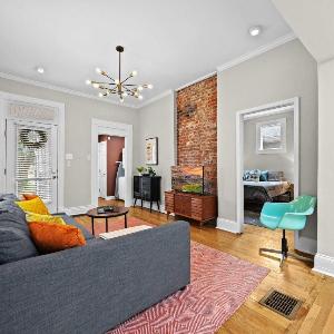 Cozy 1BR Near Downtown King Bed Full Kitchen