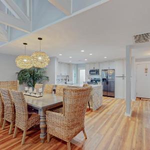 733 Queens Grant