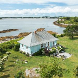 Private Island Getaway - 2BR Cottage