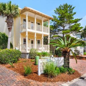 Dew Drop Inn - Santa Rosa Retreat Walk to Beach Pools & More