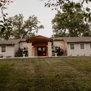 Sonlit Retreats