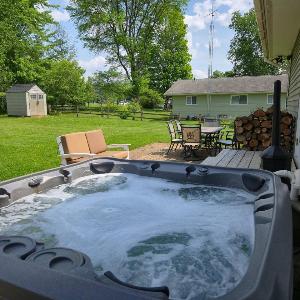 Hot Tub/Snowmobile Trails/The Hemlock
