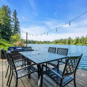 Exclusive Lakefront For 10 with Sauna Kayaks Peace