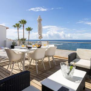 Luxury Penthouse with Sea Views and Terrace La Caleta