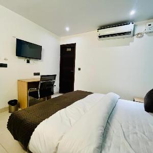 kings Court Pitampura