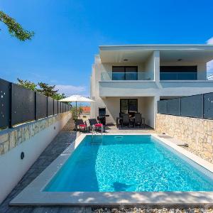 Villa Larus on Island Krk for 6 people with sea view & only 500 m from the sea