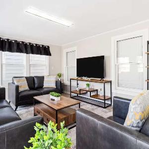 Cozy & Updated Unit in the Heart of the Highlands
