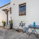 Charming 1 bedroom park adjacent. city 5 minutes Sydney 