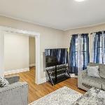 Cozy Upper Flat Minutes from Niagara Falls apts Niagara Falls New York