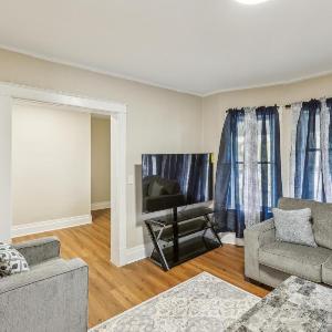 Cozy Upper Flat Minutes from Niagara Falls apts