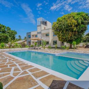 Marahaba Holiday Suites First Floor 1BR 5 Min Drive to Diani Beach