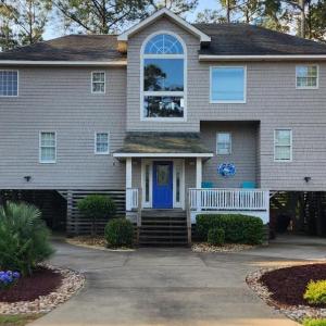 4min Walk to Beach with Resort Pool Gym Hot Tub