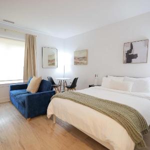 The Platinum Downtown Stamford Studio Getaway