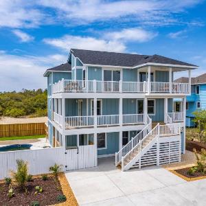 Newly Built Luxury Home Near Beach with Pool and Spa