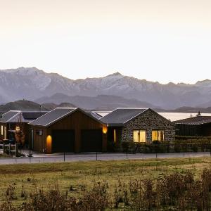 Te Moana - Lake Views - Sleeps 7 - Wanaka