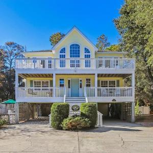 Oceanside in Corolla Light with Pool Walk to Beach