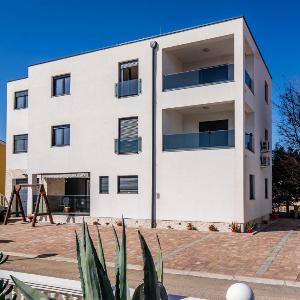 Apartments with parking space Vir - 24111