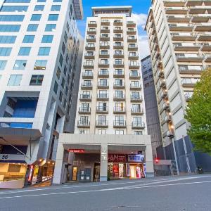 Cityscape Delight with Skyline View - Free Parking