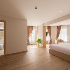 Elegance Grand City Hotel