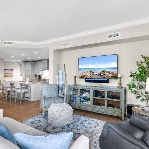 Casa Del Oro Penthouse at Barrett Square - Downtown Rosemary Beach Pool &Hot Tub Access