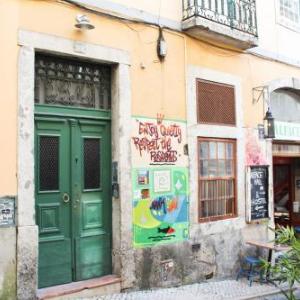 Alface Hall Hostel & Bar