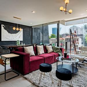 Bright Stylish Retreat w/ Private Balcony & WiFi