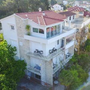 Apartments with parking space Trogir - 24144