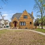 Bilbos Cottage 3 bed 2 and a half bath home in College Hill Kansas