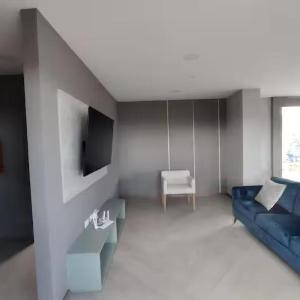 Modern Studio close by La Carolina Metro station